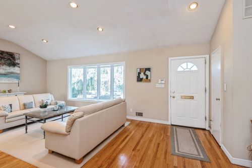 511 Redwood Dr, Cedarhurst, NY, 11516-1029 | Card Image