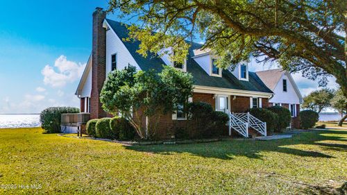 192 Cedar St, Beaufort, NC, 28516-1842 | Card Image