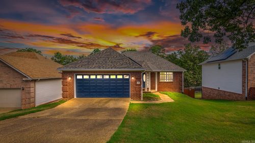 49 Emerald Dr, Maumelle, AR, 72113-6041 | Card Image