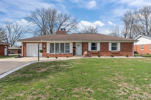 204 Southgate Dr, Belleville, IL, 62223-4323 | Card Image