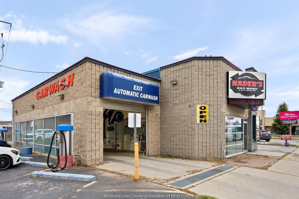 Commercial Sale in Leamington 4