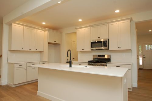 21A Griffin Rd, Hudson, NH, 03051-3106 | Card Image