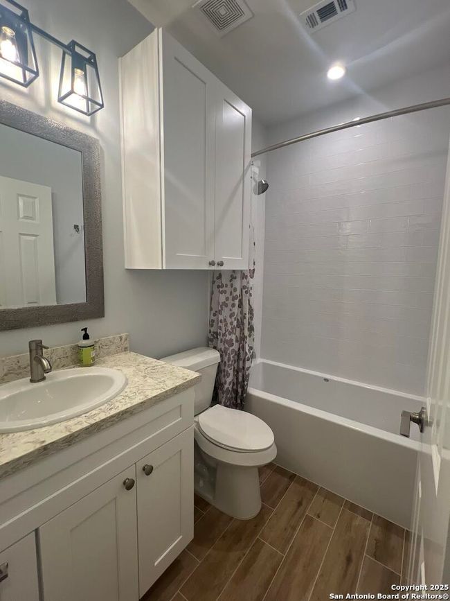 Bathroom #2 | Image 10