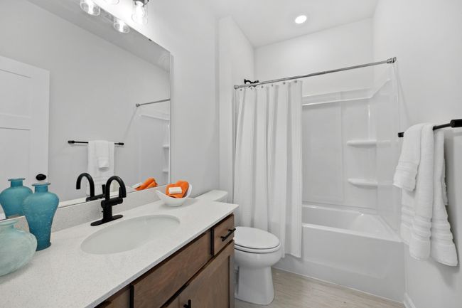 Main Bathroom | Image 24