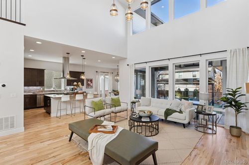 8055 E Prairie Meadow Dr, Denver, CO, 80238-3817 | Card Image