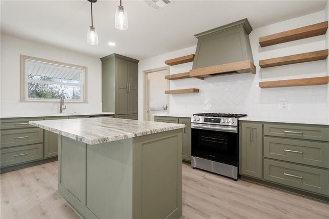604 S Marable St, House other with 3 bedrooms, 2 bathrooms and 2 parking in West TX | Image 7