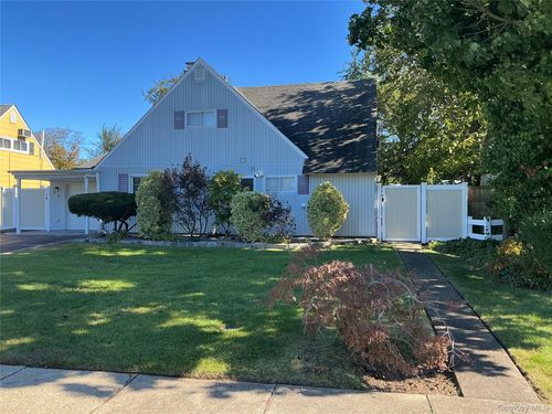 29 Cottonwood Ln, Westbury, NY, 11590-5707 | Card Image