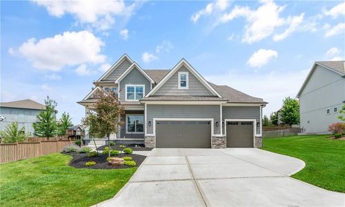 11563 S Montclaire Dr, Olathe, KS, 66061-4258 | Card Image