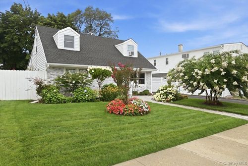 913 Merillon Ave, Westbury, NY, 11590-6112 | Card Image