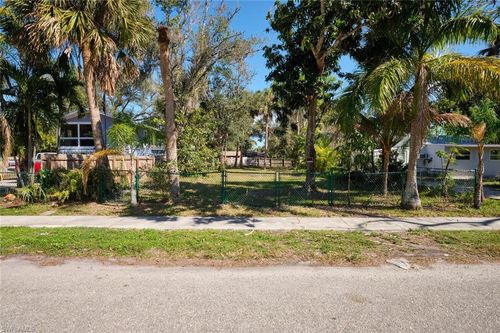 213 Delray Ave, FORT MYERS, FL, 33905-2559 | Card Image