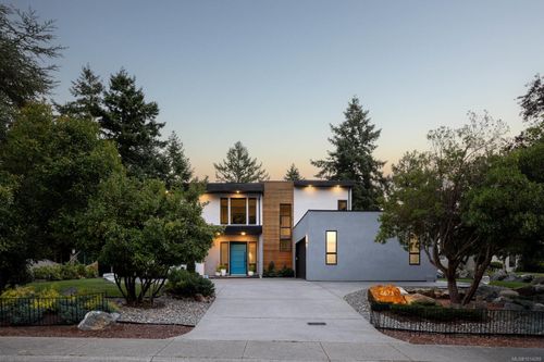 4673 Boulderwood Dr, Saanich, BC, V8Y2P8 | Card Image