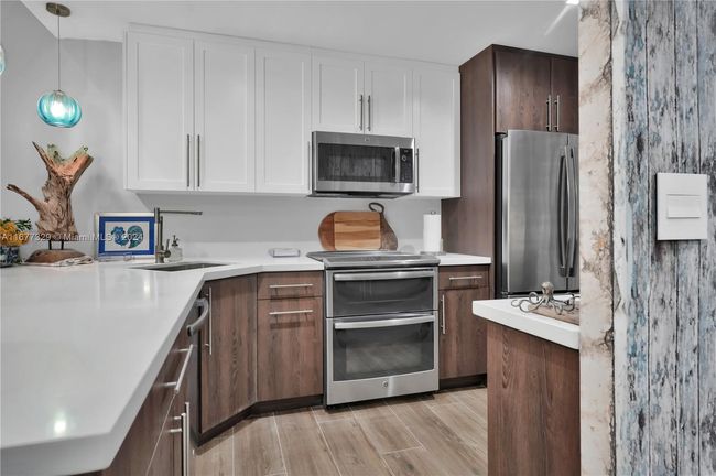 APT-3E - 5555 Collins Ave, Condo with 1 bedrooms, 2 bathrooms and null parking in Miami Beach FL | Image 15
