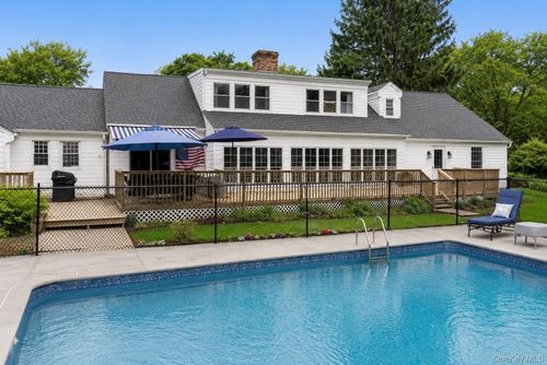 2340 Fairway Dr, Cutchogue, NY, 11935-2053 | Card Image