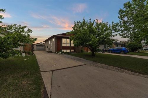 103 Taraska Bay, Winnipeg, MB, R2R1H4 | Card Image