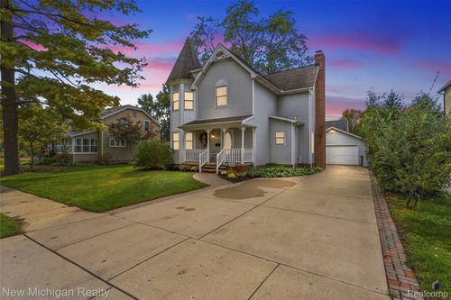445 Crystal St, Milford, MI, 48381-2042 | Card Image