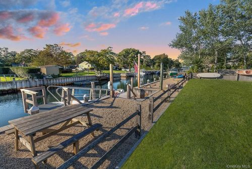 211 Longneck Blvd, Riverhead, NY, 11901-4022 | Card Image