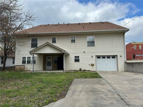 711 Kiowa St, Leavenworth, KS, 66048-1467 | Card Image