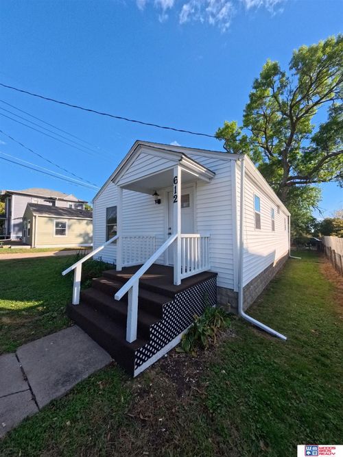 612 E 4th St, York, NE, 68467-3712 | Card Image