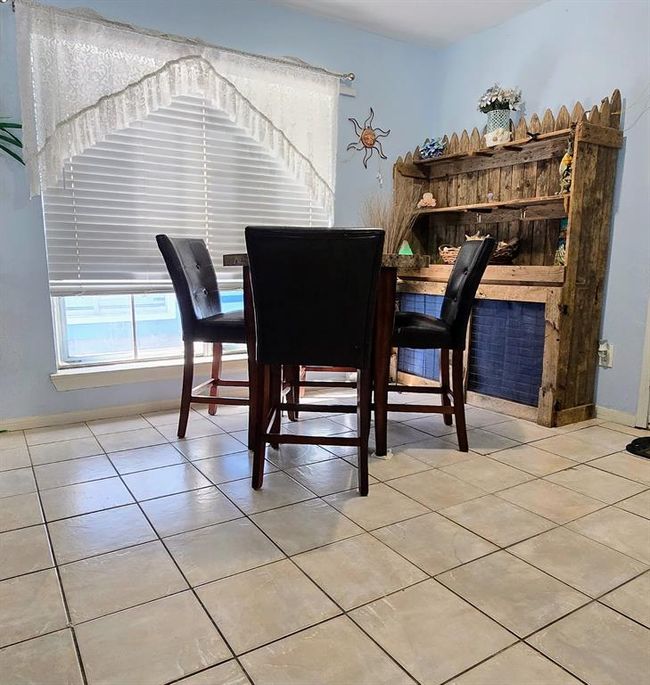 Whether you are door dashing a meal from one of Galvestons local restaurants or dining in, everything just tastes better at a condo on the island. | Image 6