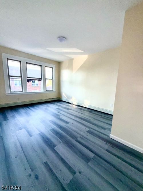 2r-37 Field Pl, Newark, NJ, 07112-1204 | Card Image