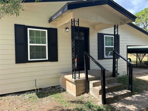 317 Webb St, Smithville, TX, 78957-8417 | Card Image