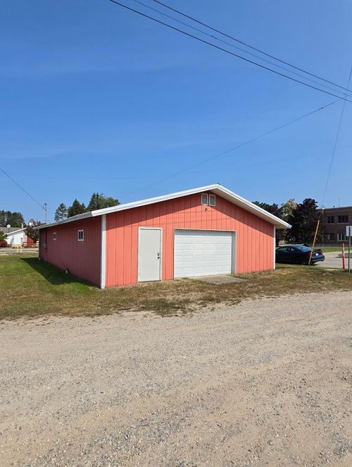 124 E Mesick Ave, Mesick, MI, 49668-5101 | Card Image