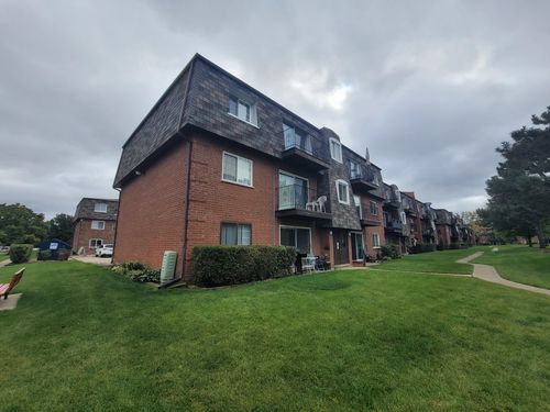 3n-9368 Bay Colony Dr, Des Plaines, IL, 60016-3756 | Card Image