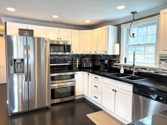 121 Saint Marie St, House other with 4 bedrooms, 3 bathrooms and null parking in Manchester NH | Image 12