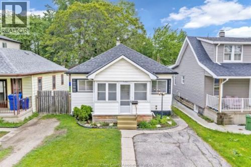 990 Campbell Ave, Windsor, ON, N9B2J2 | Card Image