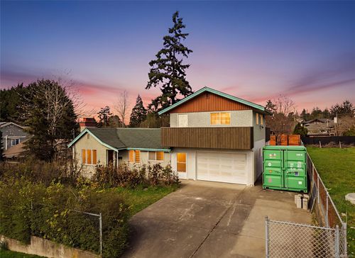 730 Violet Ave, Saanich, BC, V8Z2R3 | Card Image