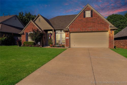 4424 S 199th East Ave, Broken Arrow, OK, 74014-1429 | Card Image