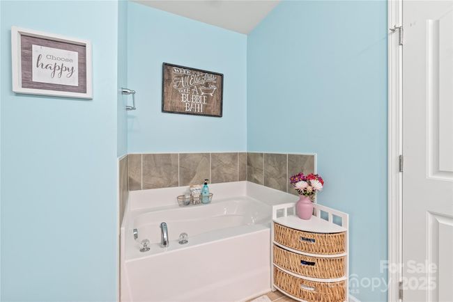 8513 Loxton Cir, Townhouse with 3 bedrooms, 3 bathrooms and null parking in Charlotte NC | Image 12