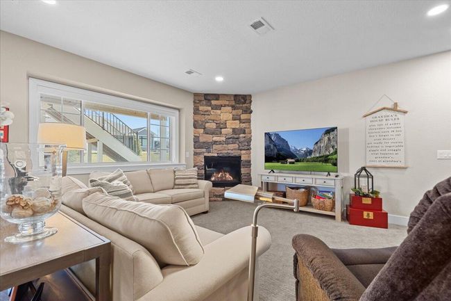 7865 E Stone Ridge Dr, Condo with 3 bedrooms, 3 bathrooms and null parking in Lannon WI | Image 30