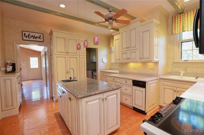 614 Main St, House other with 4 bedrooms, 5 bathrooms and null parking in Blackstone VA | Image 17