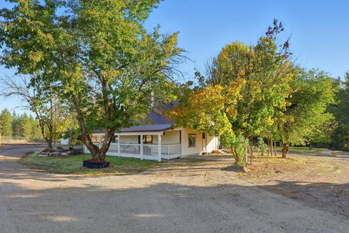 3015 E Center Rd, Mead, WA, 99021-9669 | Card Image