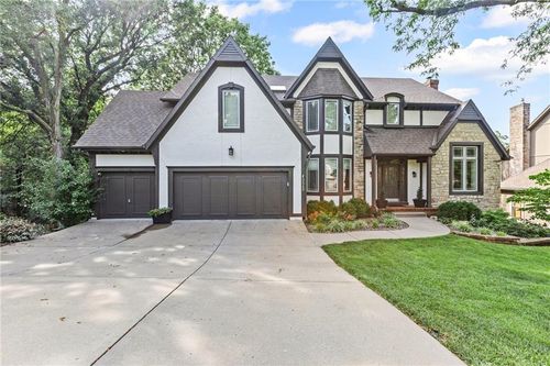 5540 Oakview St, Shawnee, KS, 66216-4684 | Card Image