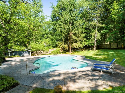 241 Mount Airy Rd W, Croton-On-Hudson, NY, 10520-3307 | Card Image