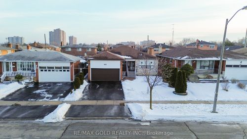 40 Maryhill Drive, Etobicoke, ON, M9V3C2 | Card Image