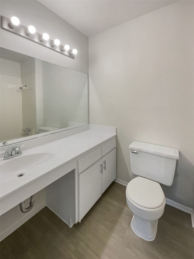 1985 Shorewood Dr, Condo with 3 bedrooms, 3 bathrooms and null parking in Grapevine TX | Image 30