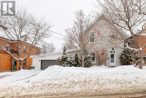 231 Hunter Street, Pembroke, ON, K8A2P1 | Card Image