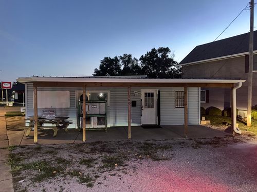 100 N Walnut St, Le Roy, IL, 61752-1452 | Card Image