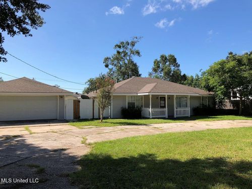 213 Oak St, Long Beach, MS, 39560-6039 | Card Image