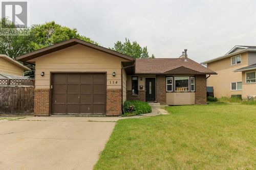 114 Algonquin Rd W, Lethbridge, AB, T1K5H3 | Card Image