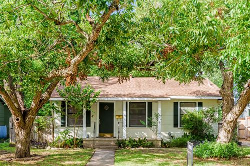 1301 Piedmont Ave, Austin, TX, 78757-1933 | Card Image