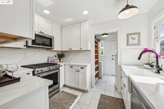 1040 Camelia St, House other with 2 bedrooms, 1 bathrooms and null parking in Berkeley CA | Image 15