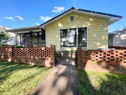 207 Parliament Dr, Horseshoe Bend, AR, 72512-3325 | Card Image