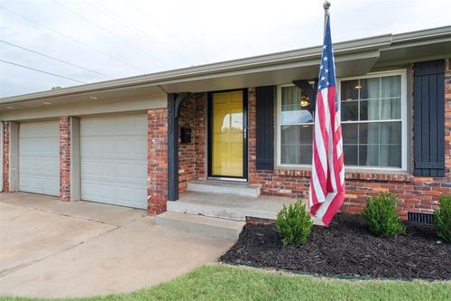 2633 Chaucer Dr, Oklahoma City, OK, 73120-3406 | Card Image
