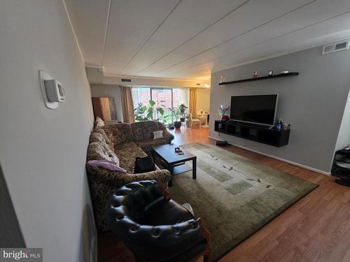 204-8950 Krewstown Rd, PHILADELPHIA, PA, 19115-4502 | Card Image