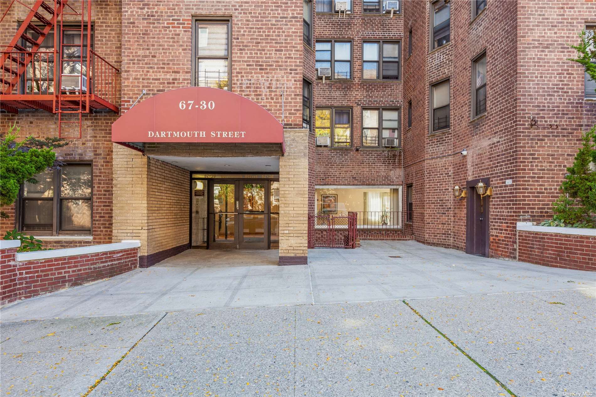 1P 6730 Street, For Sale in Forest Hills Zoocasa