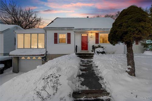 209 Westfall Dr, Syracuse, NY, 13219-1313 | Card Image